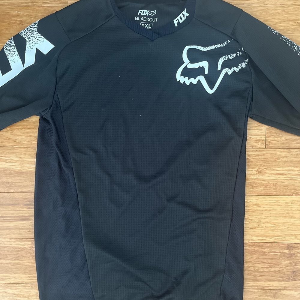 Boys XL black Matthew Fox  racing shirt